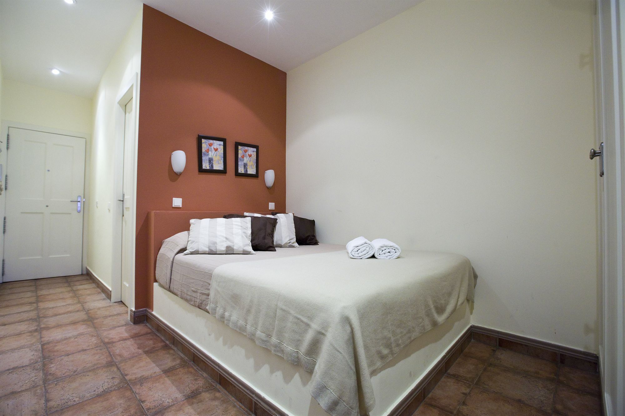 Apartamento Tirso De Molina Appartement Madrid Buitenkant foto